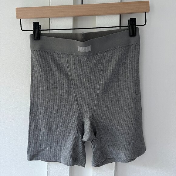 SKIMS Soft Lounge Ribbed Boxer Shorts - Heather Grey - Size S - Picture 3 of 5